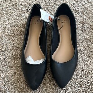 NEW! A NEW DAY BLACK FLATS